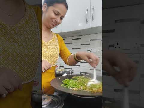 पाव भाजी रेसिपी - Mumbai Street Style Pav Bhaji Recipe - Easy Breakfast Recipe