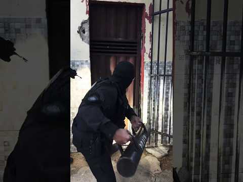 PEBA LEVADO VESTIDO POR ELES #news #pebas #fiquepordentro #cpf #noticias #compartilheisso