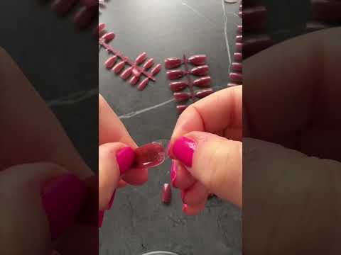 ركبت اظافر جديدة بدقيتين 💅🏻 النتيجة واااو 😍
