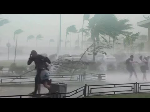 The sun disappeared in Australia and the day turned into a storm! Floods hits Brisbane