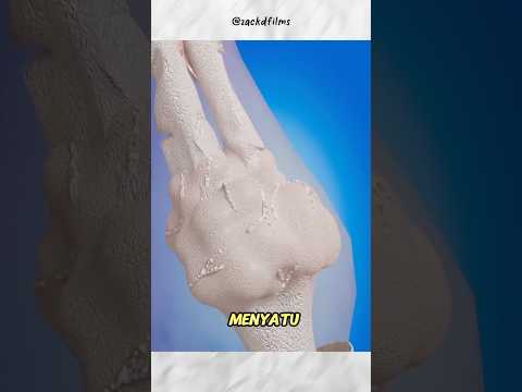 Mengapa ada orang yang sengaja mengangkat tangannya bertahun-tahun tanpa diturunkan? #shorts