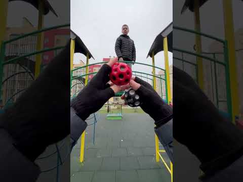 Порвав НЕ ОРИГІНАЛЬНИЙ Moon Ball і подарував ОРИГІНАЛ? #дюха #мяч #gravityball #moonball #ball