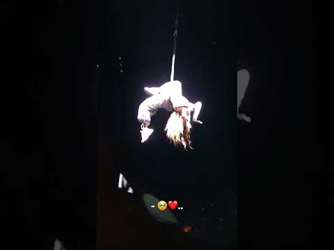 Ты куда?😱 Когда твой кумир без страховки, эмоции зашкаливают! Мари Краймбрери на Премии МУЗ-ТВ 2025