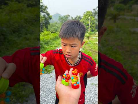 Cậu bé tốt bụng uống nước STINH, kẹo dâu và kem Celano ,ớt cay siêu ngon sự kết hợp hoàn hảo