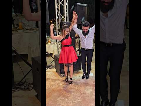 مين قال انو البنت ما فيها تدبك أول 😎 شوف هالصبية جننت مليون شخص بالعرس Amazing Girl Dance