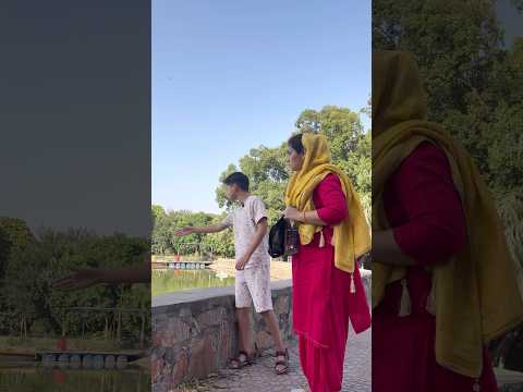 लियो का बन्दरों ने क्या हाल.. 😭🤣 #comedy #funny #funnyshorts #shorts