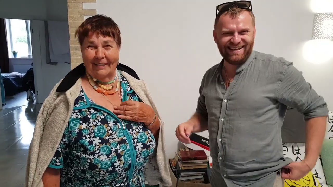 Бабушка проснулась и получила свои Турецкие подарки