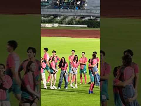 เจมส์มาร์อุ้มพาย น้องออมเลยกอดแขนพี่หลิง อาการเป็นยังไงลูก #หลิงออม #linglingkwong #ormkornnaphat