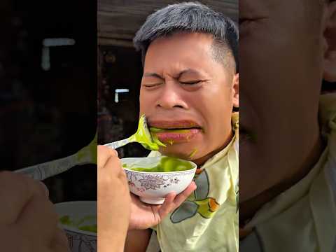 Mẹ ơi, để con cho Thánh Gióng ăn! Nó ăn như rồng luôn đó! 😂🔥#funnyvideo #funnyshorts