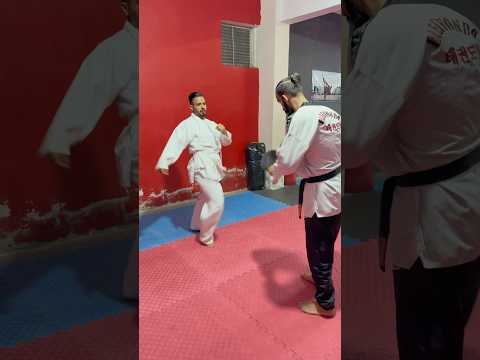 لعبة كاراتيه وانتقمت من الازعر 😂😂😂#shorts