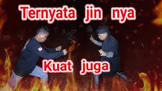 pertarungan dengan jin di  makam angker