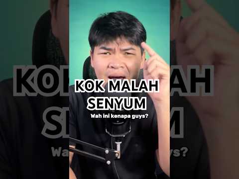KOK MALAH SENYUM GITU NGELIHATNYA?