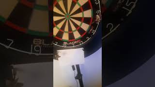 So knapp vorbei die Darts😭 egal ürgendwo auch lustig 🤣 PS: Werbungsschild ist Vorhanden #dart #short