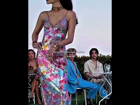 Hyunjin witnessing a goddess in real time ๐ #hyunjin #straykids #versace #fashion #reaction
