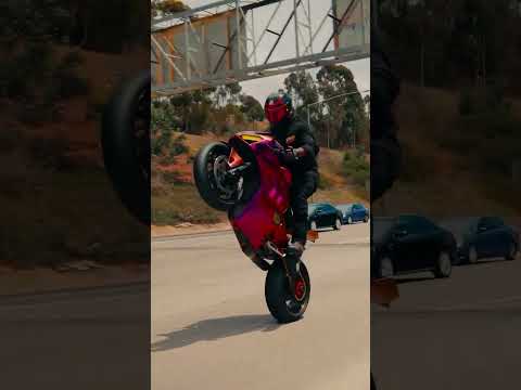 R1 YAMAHA  VS DUCATI ? #ducati