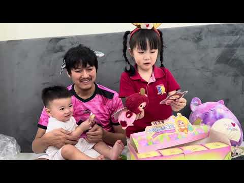 Hai mẹ con Bào Ngư thú vị không khui Baby Three, ba Tuyên thì ngáo ngơ hỏng biết gì. Hihi