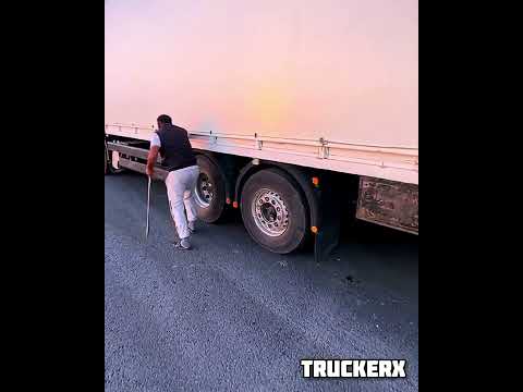 Друзья КаЧкИ завели с толкача Фуру. #truckerboy #большегруз #дальнобой #дальнобій #trucker