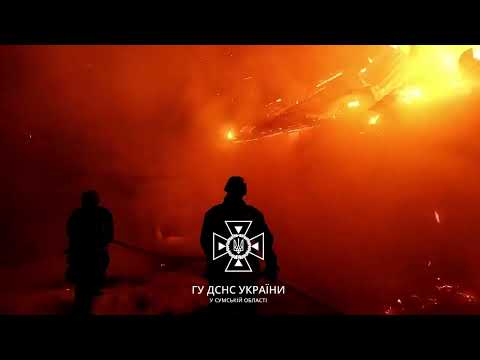 Шосткинський район: рятувальники ліквідували наслідки ворожого удару, який призвів до виникнення пожежі в житловому секторі