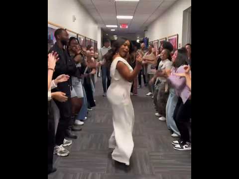 Angela Bassett Steppin Into The Jennifer Hudson Show Like! 💃🏽