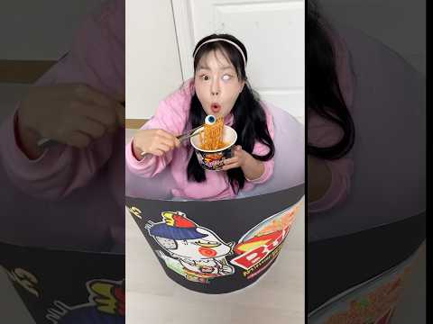 Eyeball Jelly on Giant Fire Noodles?! ๐ฅ๐๐๏ธ๐ฌ๐ฑ