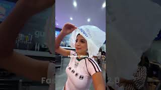 Entramos a una tienda dos segundos, de la nada miramos y estaba todo miami inundado 😃 mi