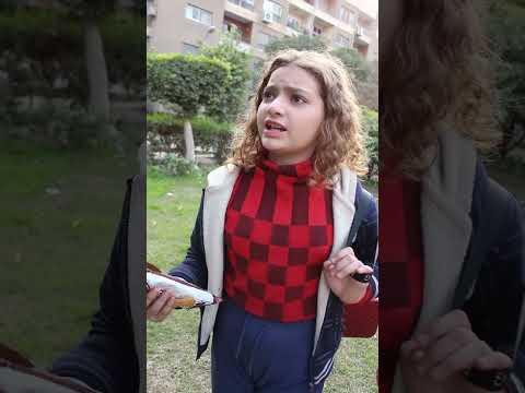 أجمل بائعة مناديل في العالم ❤️