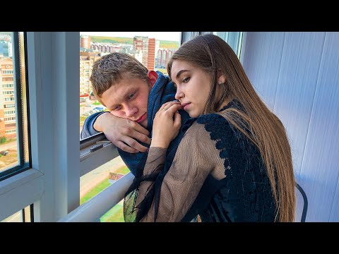 БЕДНЫЙ ШКОЛЬНИК ЖИВЕТ С ДЕВУШКОЙ В 15 ЛЕТ СНОВА. ЖИВУТ В ЧУЖОЙ КВАРТИРЕ