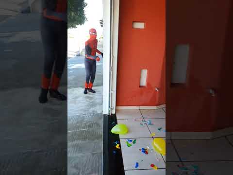 HOMEM ARANHA ESTRAGANDO A BRINCADEIRA DO PALHAÇO #shorts