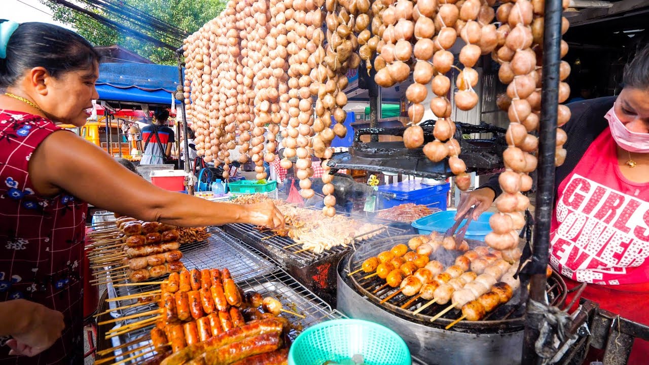 Street Food in Thailand - NIGHT MARKET Thai Food in Chiang Mai, Thailand