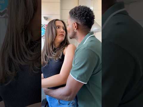 ELE BEIJOU A IRMÃ GÊMEA DE SUA ESPOSA POR ENGANO! | LariGo 🎥