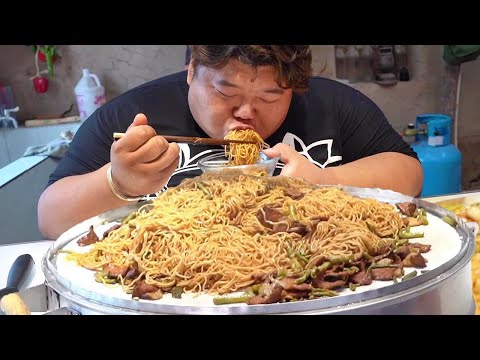 河南大厨做特色焖面，上大锅蒸两遍，猴哥一碗吃完接着一碗，太香了！【胖猴仔】
