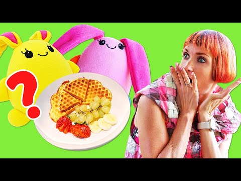 Lucky turned out pink?! Cooking waffles with toys for kids | Mommy for Lucky show for kids