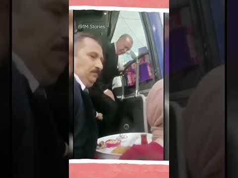 فتاة تركية تكرم  موكب أردوغان