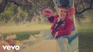 P!nk – Just Like Fire