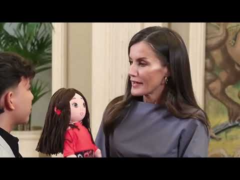 La reina recibe a diez jóvenes de Colombia y Perú becados por Fundación Microfinanzas BBVA