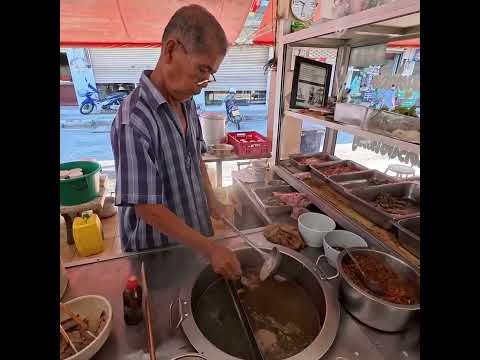 ต้มเลือดหมู เจ้าเก่าแก่ ไม่ดัง แต่อร่อย