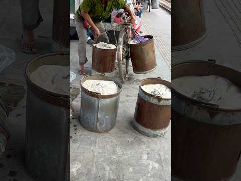 একটা সাইকেলে দুটো ছানার বালতি নিয়ে যেতে পারে|bengali mini vlog #shorts #minivlog