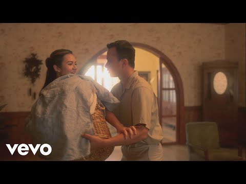 Raisa - Nyaman Tak Cukup (Official Music Video)