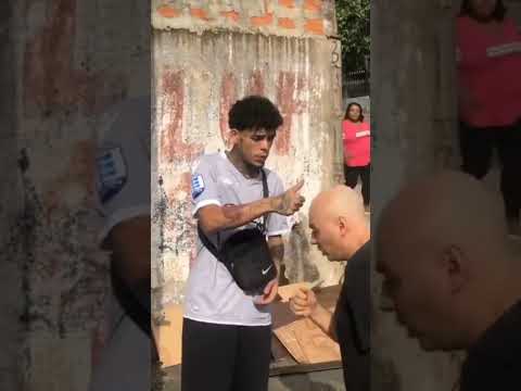 MC KEVIN LEVANDO TAPA DA SUA MÃE NO MEIO DO CLIPE