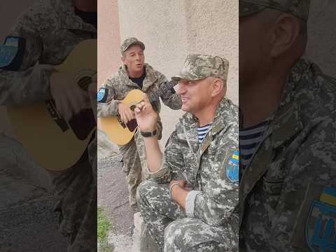 Хлопців, що сидять праворуч, вже немає...