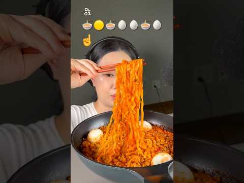 불닭볶음탕면에 반숙계란 조합...
