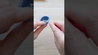 X vs V single crochet stitch - amigurumi