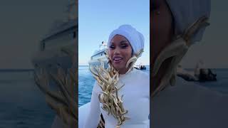 #CardiB serving high drama on the open seas with her rendition of “My Heart Will Go On.” 😂🎤🖤🍦