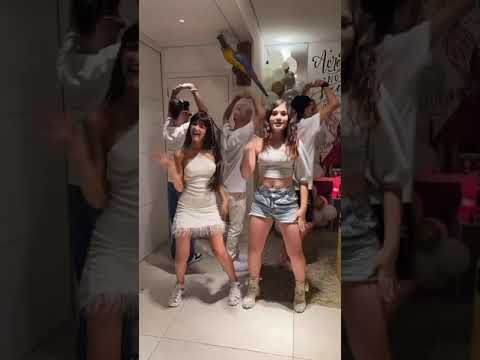 GIOVANNA ALPARONE FAZ DANCINHA DE ANO NOVO COM AMIGOS #shorts