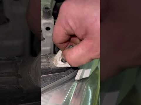 Тойота Камри (Toyota Camry). Прокачиваем брутальность. Устанавливаем светодиодные фары-вспышки.