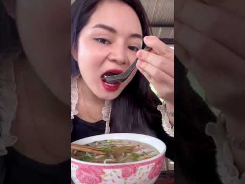 Ăn sáng ở chợ phiên. #huyenbun #huyenbuncaobang #bunngusac #chophien