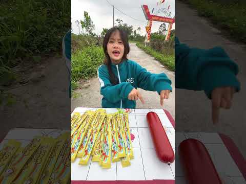 Cô bé tốt bụng chỉ chọn ăn xúc xích p2 #shorts