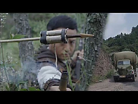 中國獵人將炸彈綁在箭上，點燃引線後瞬間爆發，直奔日軍運輸車  ⚔️ 抗日