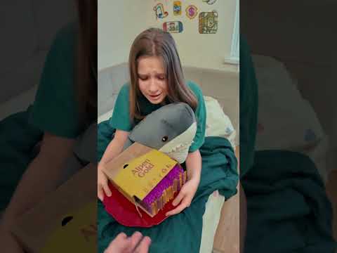 А что будет если карасЯ целый день кормить коробками шоколада ? #юмор #карасик #рецепт #обзор #еда