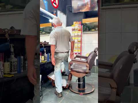Idoso tem preferência. #humor #comedia #risada #barbearia #barbershop